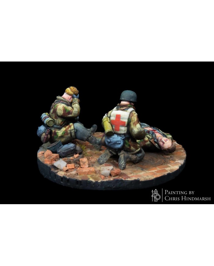 German Medic with Wounded Soldiers - 3 Minis