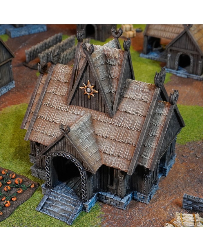 Salón de Hidromiel del Reino de Sajonia|Conquest Creations|El Salón de Hidromiel es una pieza de escenografía ideal para cualquier amante de los juegos de miniaturas, especialmente si buscas ambientaciones históricas y medievales. Inspirada en la arquitectura tradicional del Reino de Sajonia , esta construcción aporta un toque auténtico y detallado a tus partidas.

Diseñada por Conquest Creations , esta escenografía destaca por su gran realismo y la facilidad con la que puede integrarse en cualquier mesa de juego.

Este Salón de Hidromiel ha sido cuidadosamente elaborado para ofrecer una experiencia inmersiva. Sus paredes, techo y detalles están pensados para recrear la vida cotidiana en el Reino de Sajonia , lo que la convierte en una pieza versátil tanto para coleccionistas como para jugadores de wargames.

Además, es totalmente compatible con el popular sistema de juego MESBG (Middle-Earth Strategy Battle Game), por lo que puedes usarla para recrear batallas épicas o narrativas personalizadas.

Este artículo no es un Salón de Hidromiel de Rohan del juego MESBG y no esta apoyado ni respaldado de alguna forma por Games Workshop.

Salón de Hidromiel de Rohan y otra escenografia de Rohan para el juego MESBG puede adquirirse en warhammer.com 

Los Rohirrim contaban y celebraban sus hazañas en un Salón de Hidromiel , hecho de madera y con gran robustez.

Ya sea que busques mejorar tu escenografía para torneos o simplemente darle vida a tu colección, el Salón de Hidromiel es una adición imprescindible.

Su diseño de alta calidad y la temática histórica del Reino de Sajonia harán que tus partidas cobren un realismo único.

Con Conquest Creations , la autenticidad y el detalle están garantizados.

Todos los elementos vienen sin pintar y se requiere montaje.

Inspeccionamos todos nuestros productos antes del envío, pero debido a la naturaleza de la impresión 3D, algunos objetos pueden requerir una limpieza antes de su uso.

Otras resoluciones de impresión (calidad de impresión) y escala (tamaño) están disponibles según se solicite.

Terrain And Minis es un impresor autorizado con licencia comercial de Conquest Creations