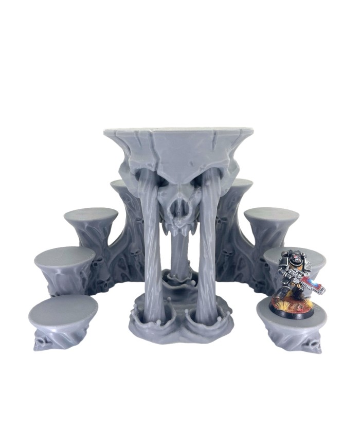 Plataforma de Calavera Sangrienta con Escaleras Dobles|Forbidden Prints|Escenografía Demoniaca