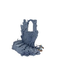 Torre de Piedra en Ruinas con Vegetación Torre de Piedra en Ruinas con Vegetación